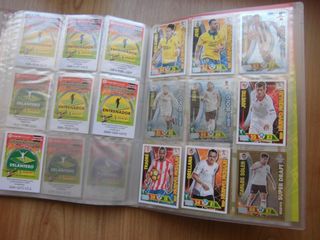 ÁLBUM ARCHIVADOR ADRENALYN 2016-17 + 118 CARTAS