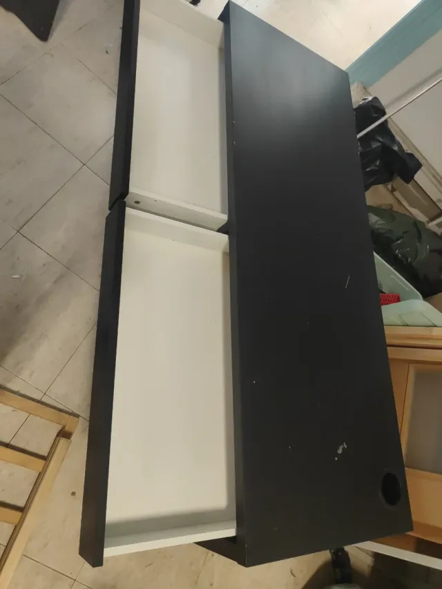 Escritorio negro moderno