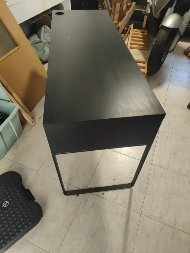 Escritorio negro moderno