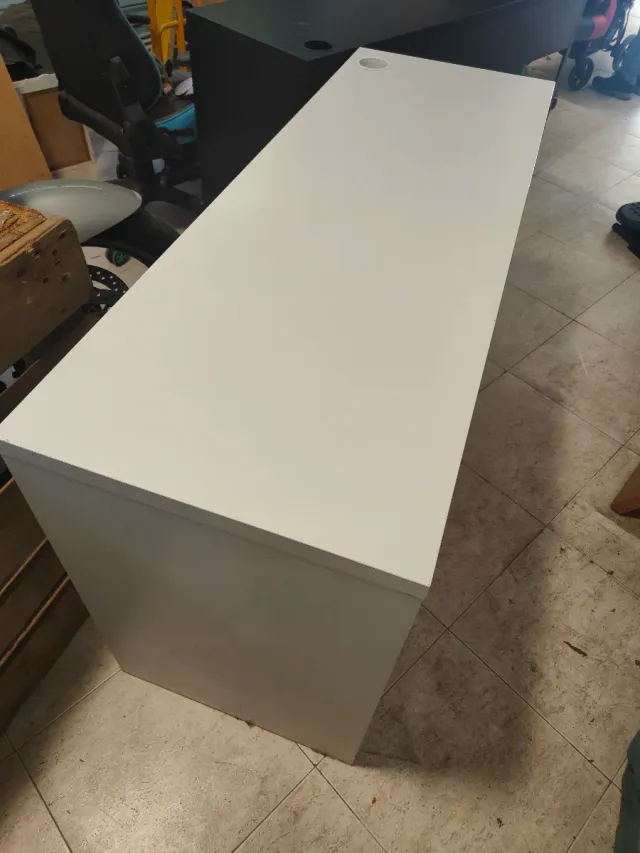 Escritorio negro moderno