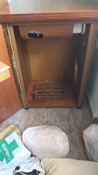 Máquina de coser Singer con armario