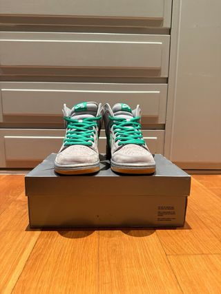 Nike Dunk SB High Silver Box