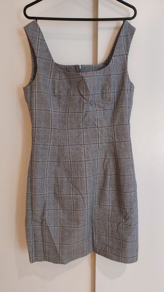 Vestido corto de cuadros gris