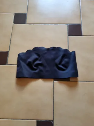 Top negro escotado, no lo he usado