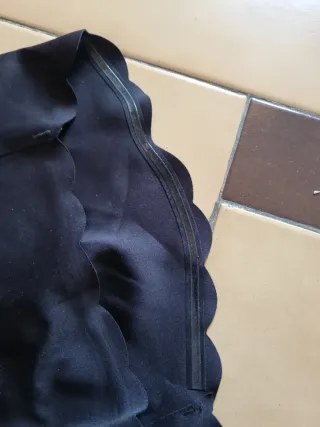 Top negro escotado, no lo he usado