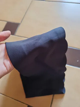 Top negro escotado, no lo he usado