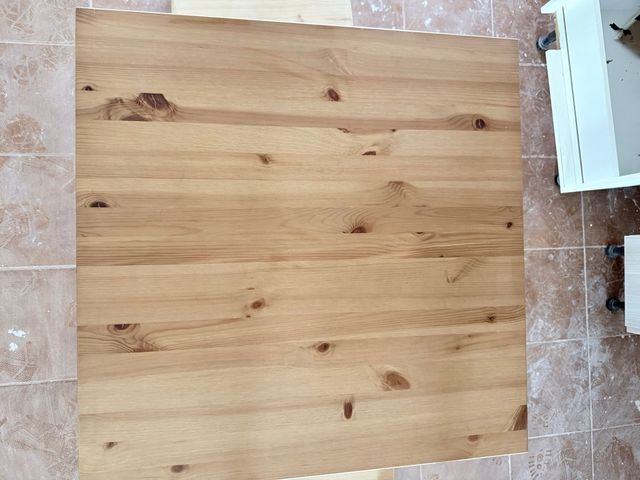 Mesa de comedor de madera