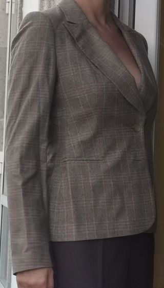 Americana cuadros gris y marrón. Nueva.