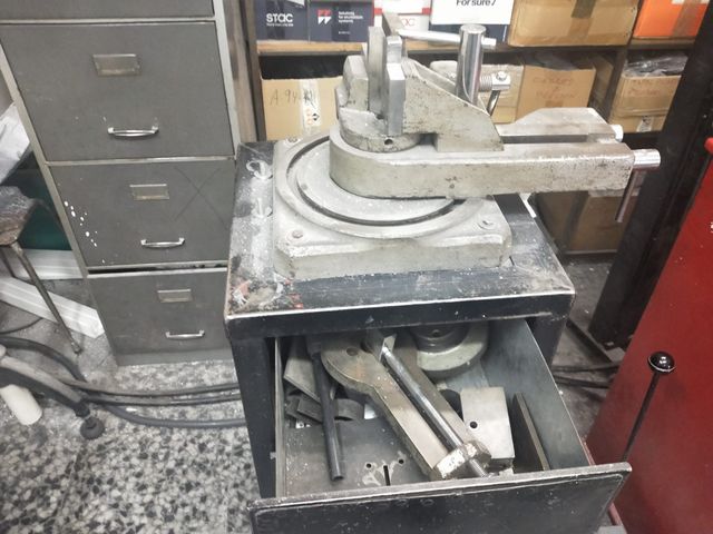 Máquina para curvar pletinas