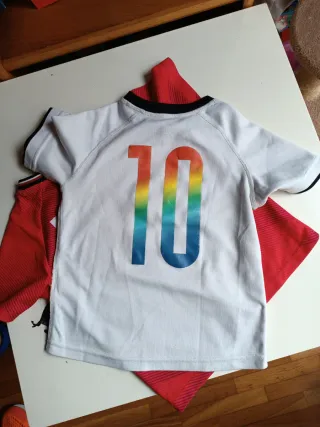 Camisetas Marvel y Fútbol 2-4 años