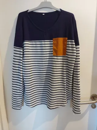 Camiseta Rayas Azul y Blanca con Bolsillo