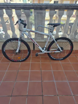 Bicicleta de montaña MERCIER blanca