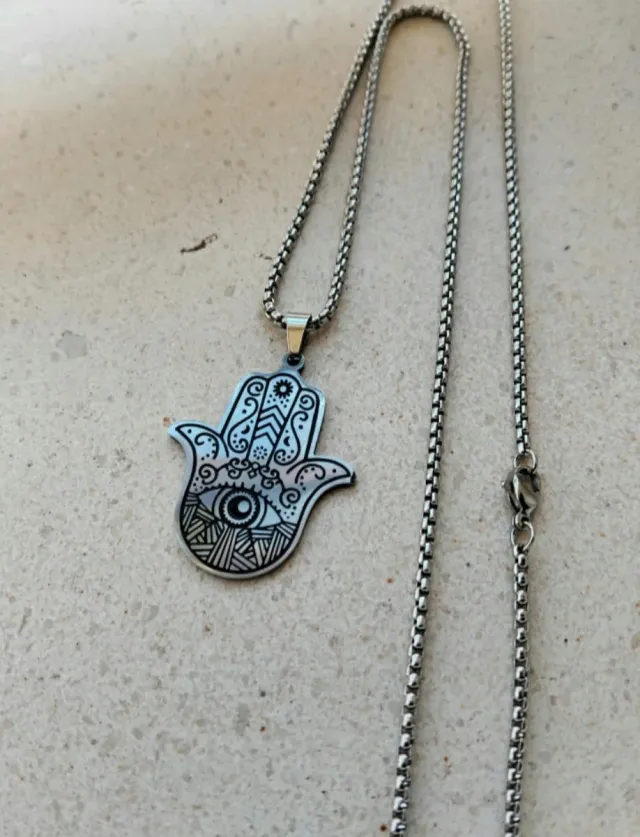 Cadena con colgante mano de Fátima