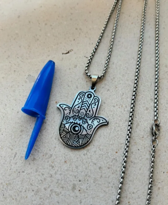 Cadena con colgante mano de Fátima