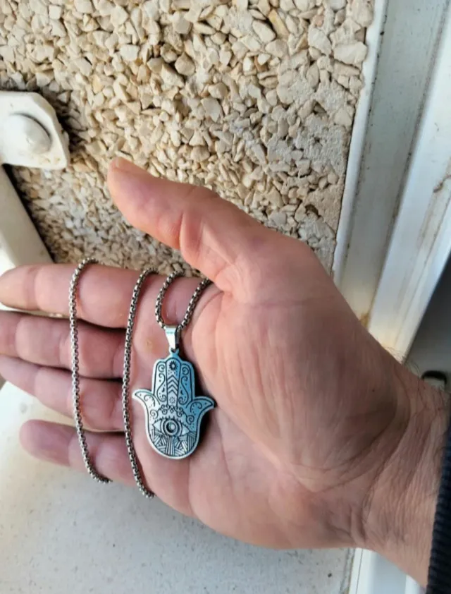 Cadena con colgante mano de Fátima