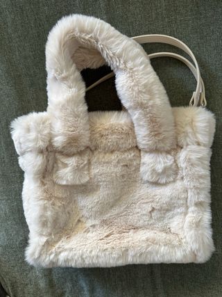 Bolso pelo beige Stradivarius