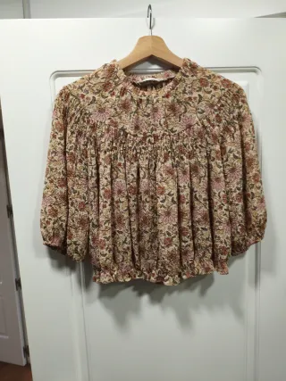 Blusa Mango floral talla S