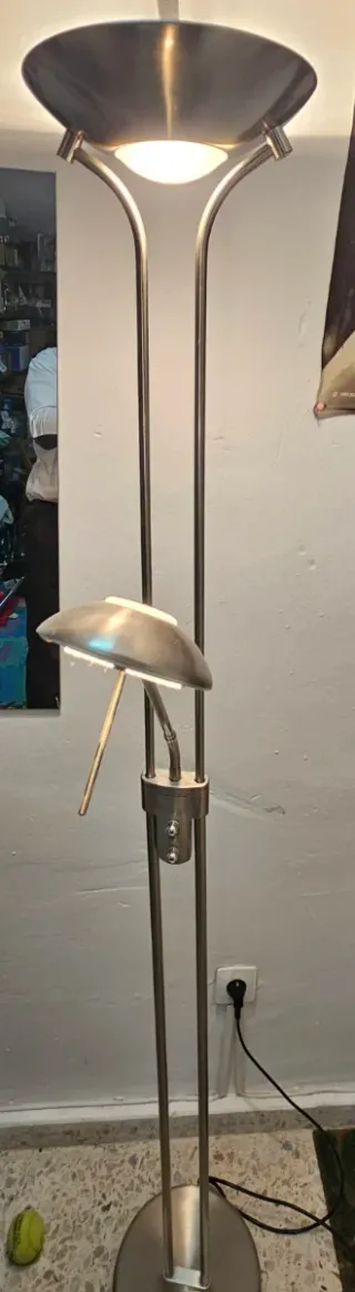 Lámpara de pie con luz de lectura