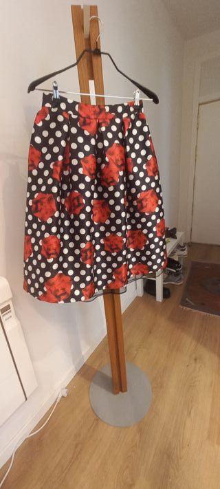 Falda exclusiva rosas y lunares