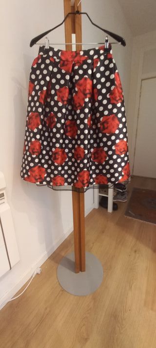 Falda exclusiva rosas y lunares