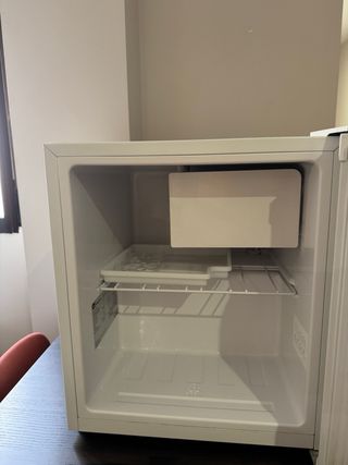 Nevera pequeña OK. Poco uso