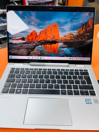 Portátil HP Elitebook con cargador y lápiz