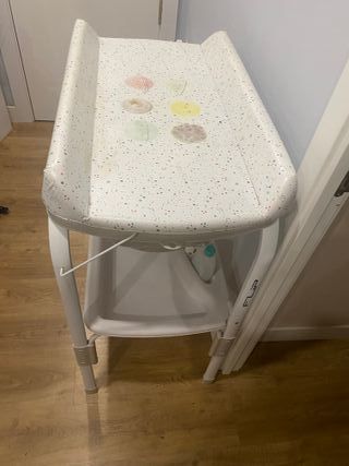 Cambiador y bañera para bebé