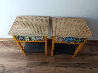 Mesitas de noche de madera con diseño