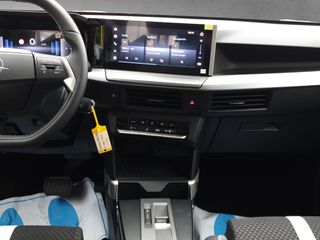 Opel Frontera 1.2T XHT Hybrid eDCT6 81kW Edition