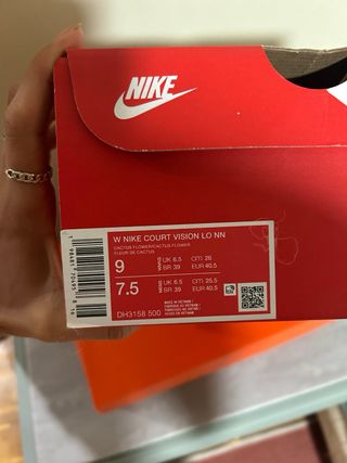 Zapatillas Nike Court Blancas y Moradas nuevas