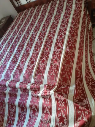 Drappo di raso con righe damascate