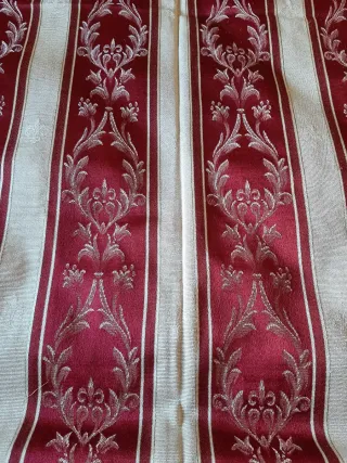 Drappo di raso con righe damascate