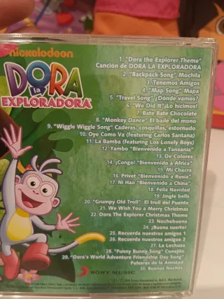 Muñeca Dora la Exploradora con libros y CD