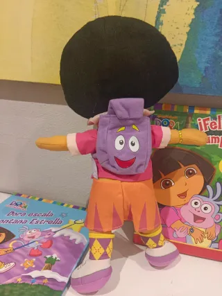 Muñeca Dora la Exploradora con libros y CD