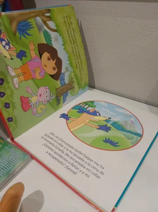 Muñeca Dora la Exploradora con libros y CD