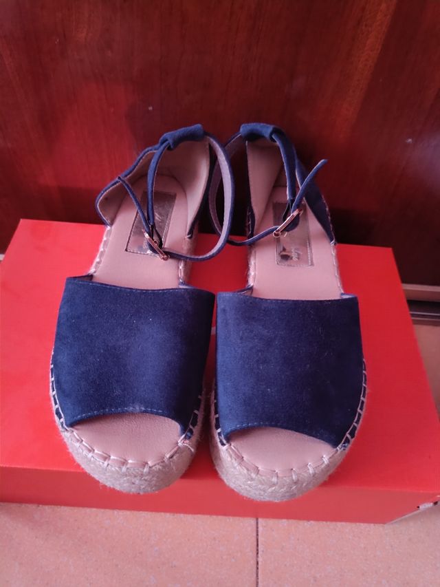 Sandalias cuña alta azul