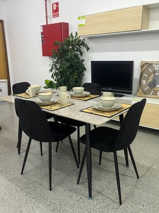 Conjunto comedor con 4 sillas nuevo