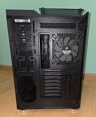 Torre Corsair Crystal 680X con controlador RGB