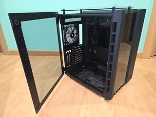 Torre Corsair Crystal 680X con controlador RGB