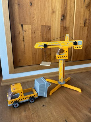 Grúa y camión madera HAPE