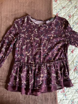 Blusa Bershka floral manga francesa.