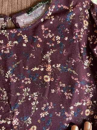 Blusa Bershka floral manga francesa.