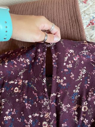 Blusa Bershka floral manga francesa.