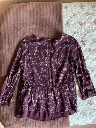 Blusa Bershka floral manga francesa.