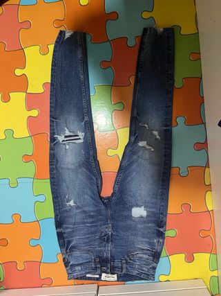 Pantalones vaqueros Pull&Bear desgastados