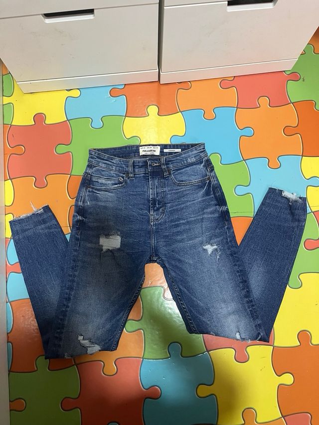 Pantalones vaqueros Pull&Bear desgastados