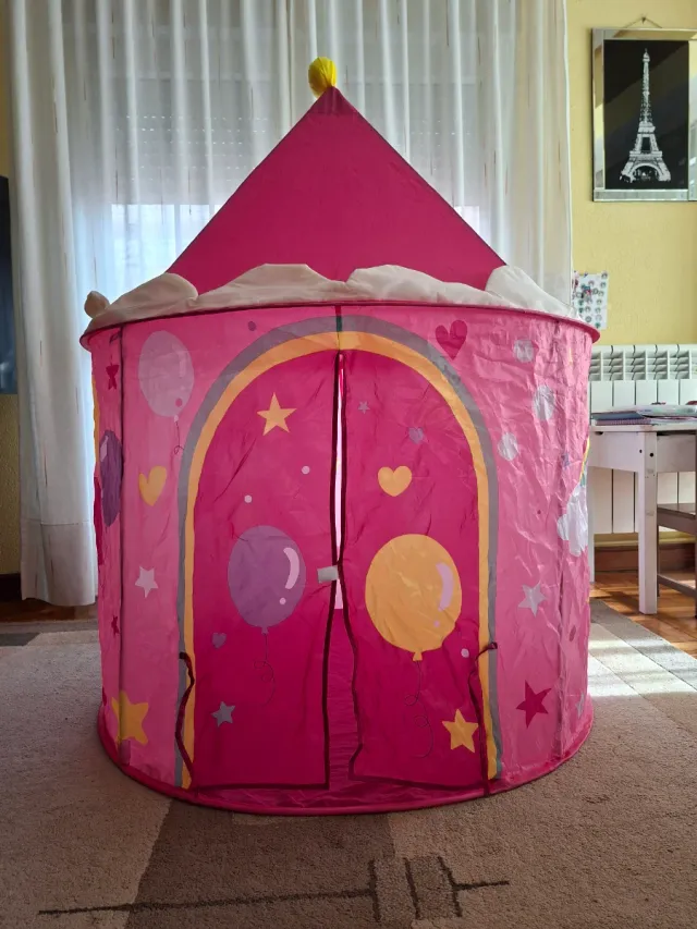 Castillo de unicornios y globos rosa