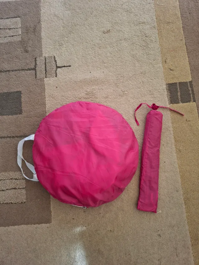 Castillo de unicornios y globos rosa