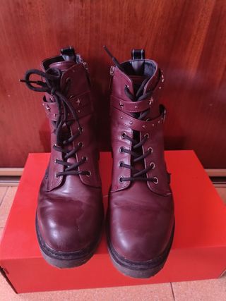Botas cuero granate tachuelas estrellas