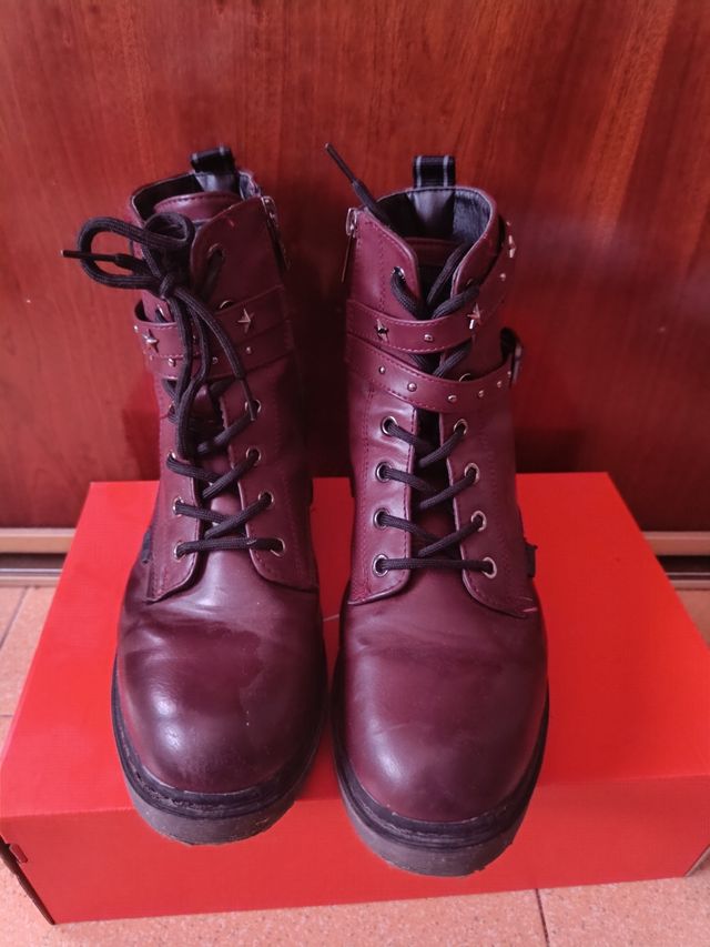 Botas cuero granate tachuelas estrellas